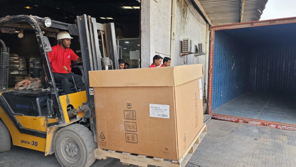 Warehouse receiving process at an Akash Storage warehouse in Bhiwandi