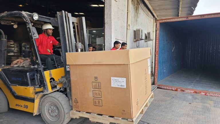 Warehouse receiving process at an Akash Storage warehouse in Bhiwandi